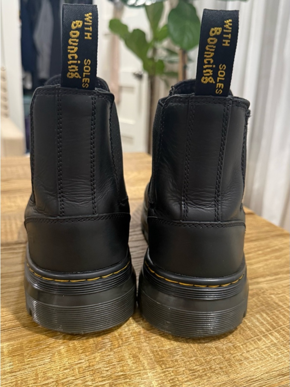 Dr. Martens Embury Chelsea Boots size 12 in Black - Picture 6 of 9